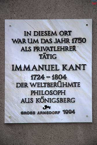 Tablica pamiątkowa Immanuela Kanta na jednym z budynków w Jarnołtowie